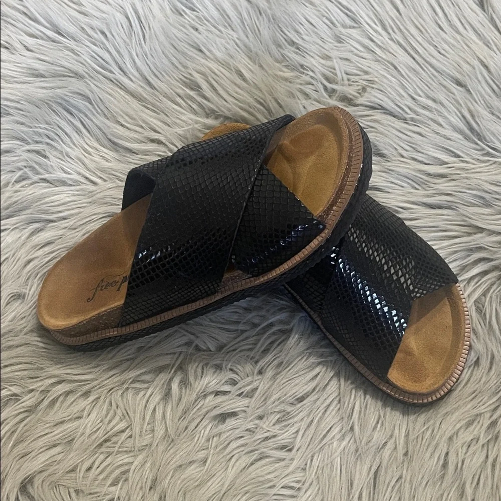 Free People Black Textured Slide Sandals - Picture 2 of 5